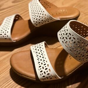 ITALIAN SHOEMAKERS Womens LaserCut White Leather Wedge Sandals 6.5 Made in Italy